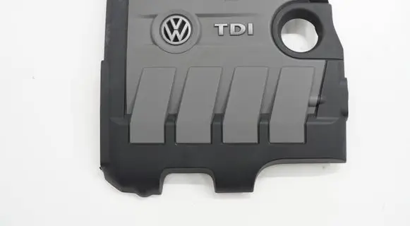 Volkswagen PASSAT B7 Engine cover (trim) 03L103925BACR