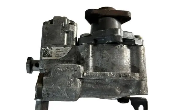 BMW 5 E60 E61 Power steering pump 7652974