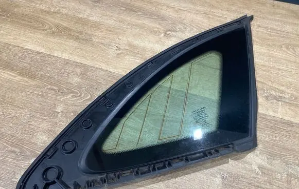 Jaguar F-Pace Sunroof glass HK8329600