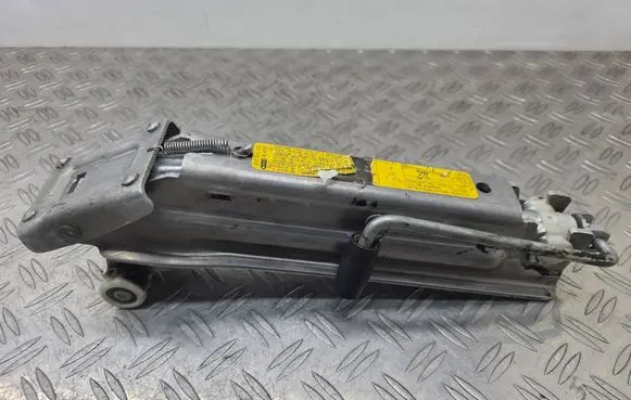 Audi A6 S6 C6 4F Lift Jack 4F0011031