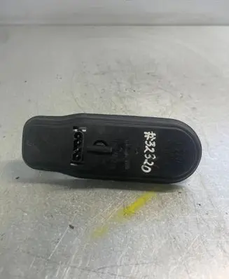 BMW 5 E39 Tail light bulb cover holder 8371324
