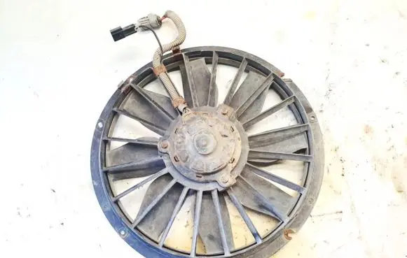 Radiator cooling fan shroud