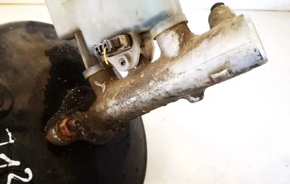 Nissan X-Trail T30 Master brake cylinder