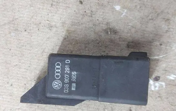 Glow plug pre-heat relay