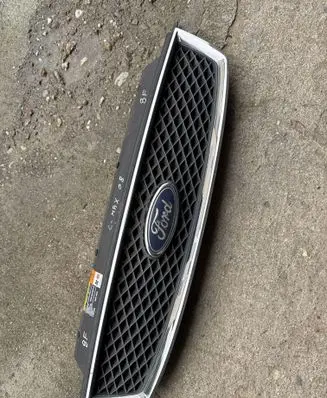 Ford C-MAX I Front bumper upper radiator grill 3M51R8138