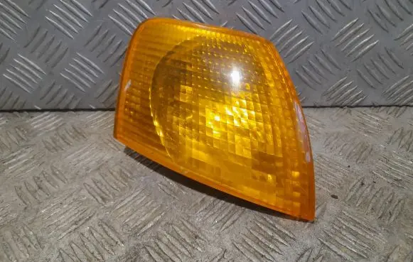 Volkswagen PASSAT B5 Front indicator light 3B0953050