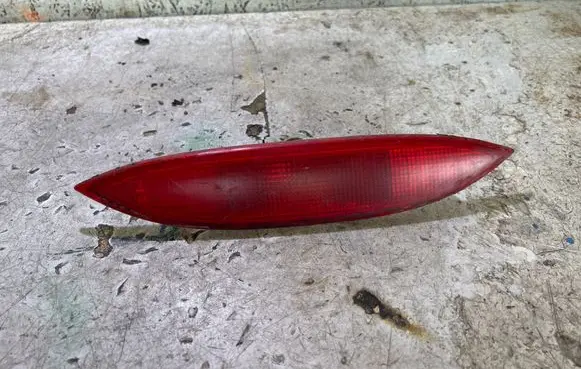 Nissan Note (E11) Third/center stoplight