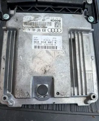 Audi A4 S4 B7 8E 8H Engine control unit/module 8E0910401K