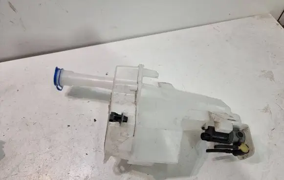 Toyota Yaris Cross Windshield washer fluid reservoir/tank 