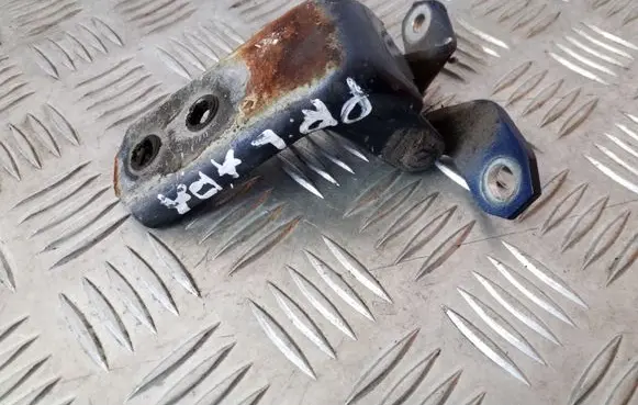 Suzuki Grand Vitara II Front door lower hinge 