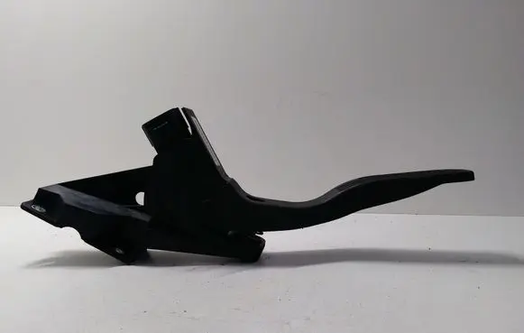 Ford Mondeo Mk III Accelerator throttle pedal 2S719F836CA