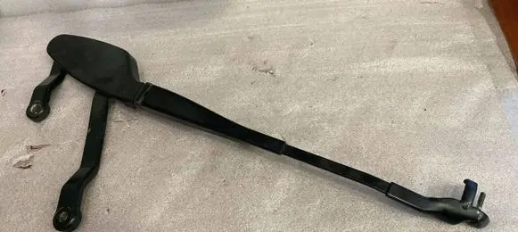 Mercedes-Benz S W221 Front wiper blade arm A2218200444