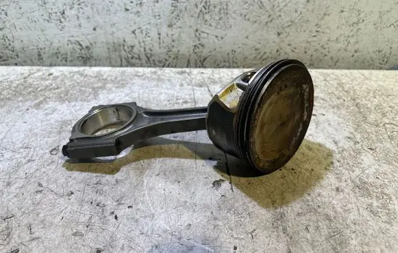 Dodge Challenger Piston with connecting rod