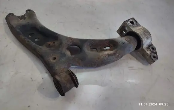 Volkswagen PASSAT B7 Front control arm