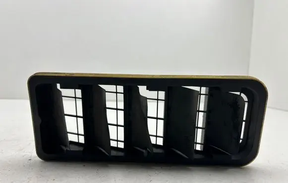 Volvo V40 Quarter panel pressure vent 8623444