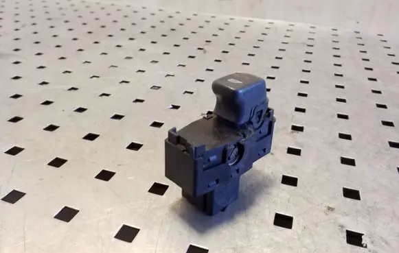 Volvo V70 Electric window control switch 9472275