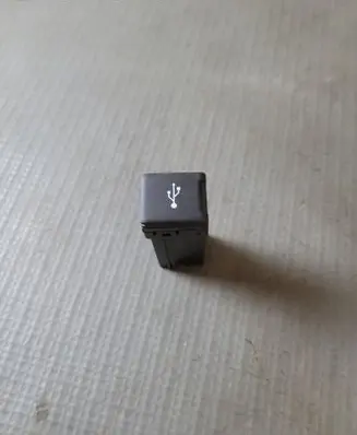 Toyota RAV 4 (XA50) USB socket connector 8619042030