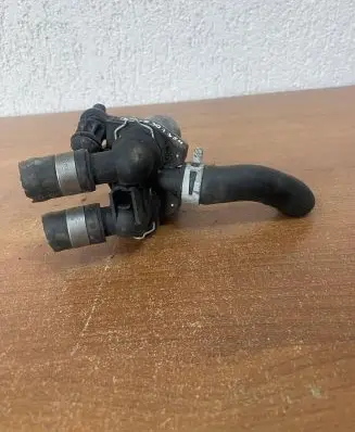 Mercedes-Benz E W210 Coolant heater control valve 0018307784 E253