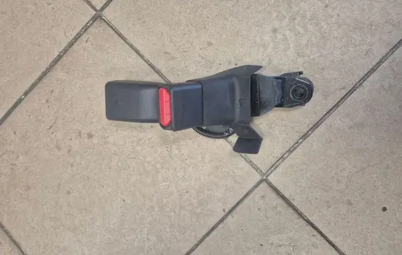 Toyota Yaris XP210 Rear seatbelt buckle 1158040
