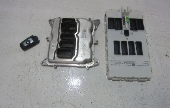 BMW 3 F30 F35 F31 Engine control unit/module ECU 8617375