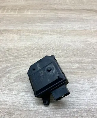 Opel Zafira A Air flap motor/actuator 309370600 C89689013548