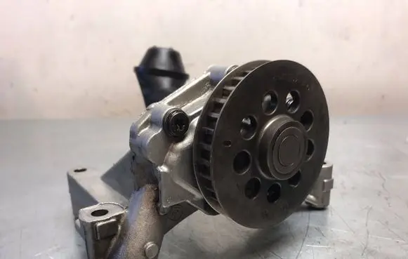 Volkswagen Caddy Oil pump 03L115105B