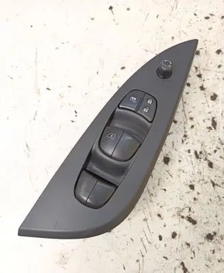 Nissan Pulsar Electric window control switch