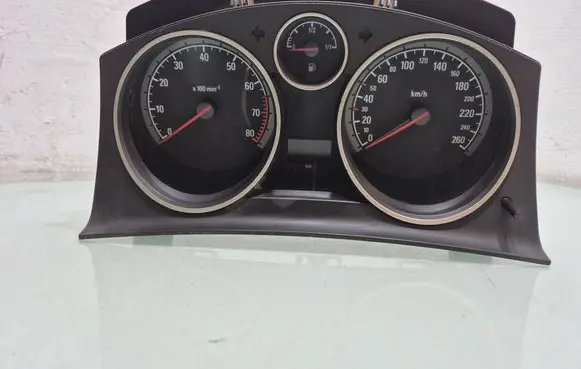 Opel Zafira B Speedometer (instrument cluster) 13216682