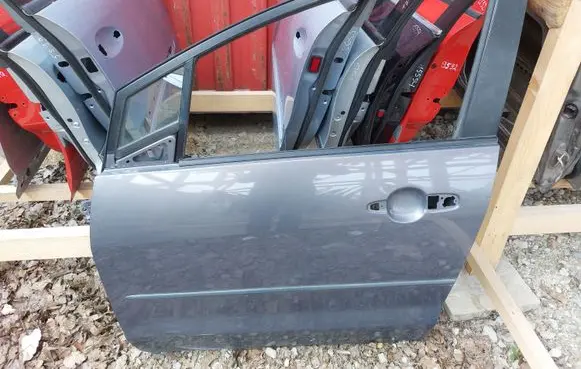 Mazda 5 Front door