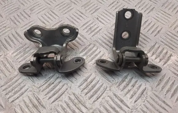 Toyota Auris 150 Rear door hinge set 687600H010 687800H010