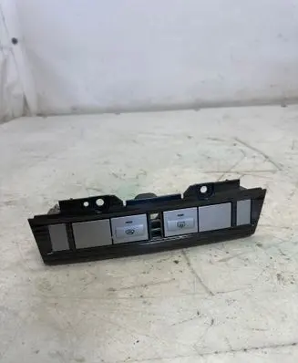 Ford Focus Windscreen/window heater switch 8M5113D734A