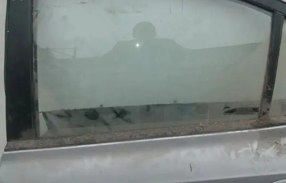 Hyundai Elantra Rear door window glass