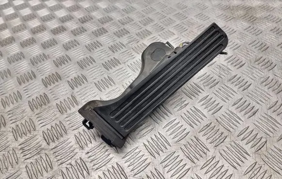 Volkswagen PASSAT B6 Accelerator throttle pedal 1035205 6PV00860001 1K1723503L