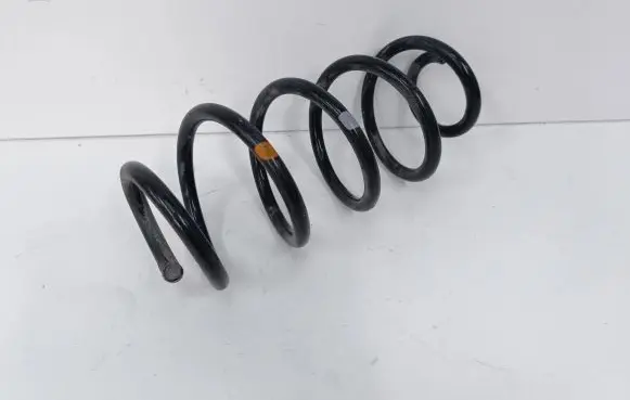 Toyota Prius c Rear coil spring