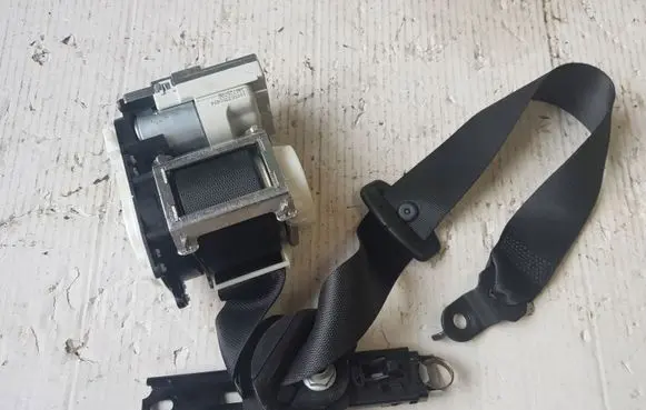 Mercedes-Benz GL X164 Front seatbelt 2518603086