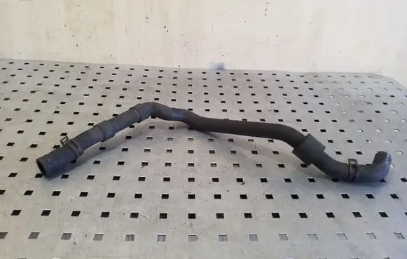 Volkswagen PASSAT B8 Engine coolant pipe/hose