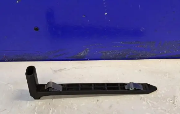 Volvo XC60 Headlight/headlamp mounting bracket 30763154 89075547