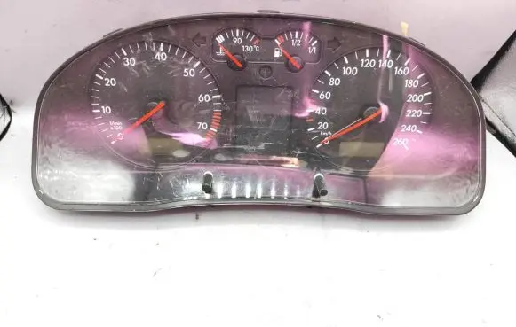 Volkswagen PASSAT B5 Speedometer (instrument cluster) 3B0919861B 10008793