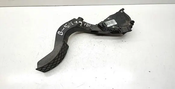 Volkswagen PASSAT B5.5 Accelerator throttle pedal 8D1721523F