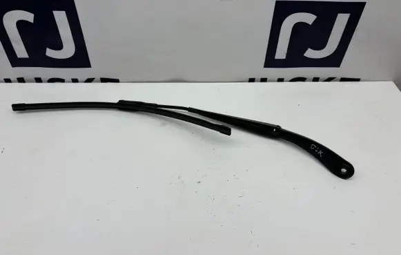 Mercedes-Benz GLA W156 Front wiper blade arm A1768200344