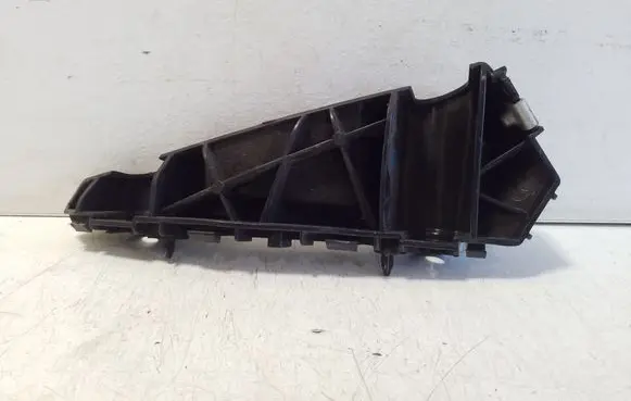 Front bumper mounting bracket