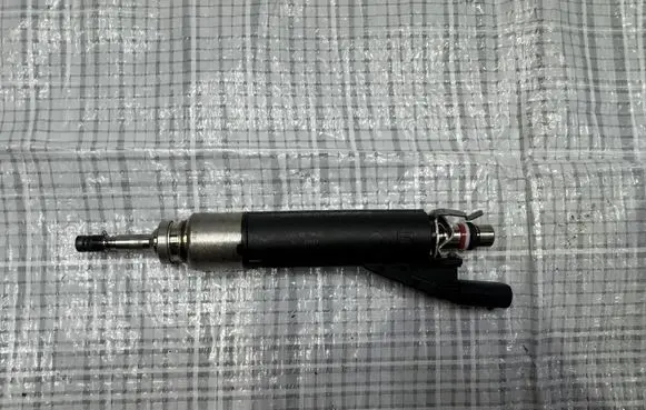 Renault Kangoo II Fuel injector 166006221R