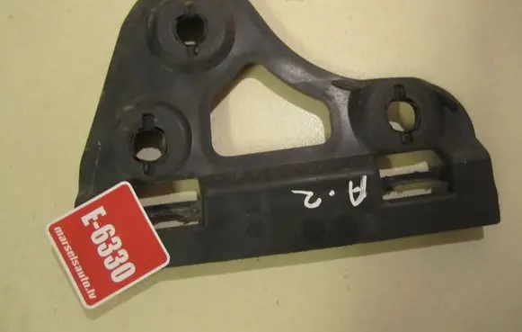 Audi A2 Front bumper mounting bracket 8Z0821250
