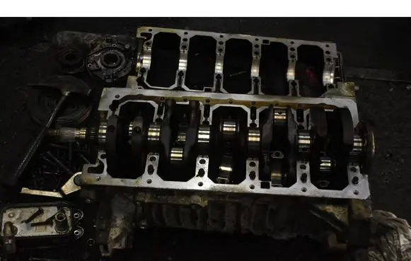 Volvo S60 Engine block B5244S