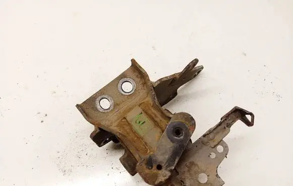 Toyota Avensis T250 Engine mount bracket 