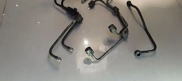 Mitsubishi Galant Fuel injector supply line/pipe 