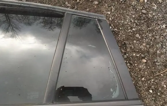 Renault Laguna III Rear vent window glass as2