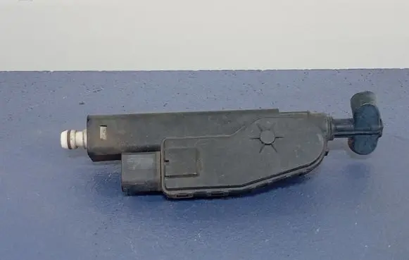 Volkswagen Phaeton Windshield washer spray nozzle 3D0955978B
