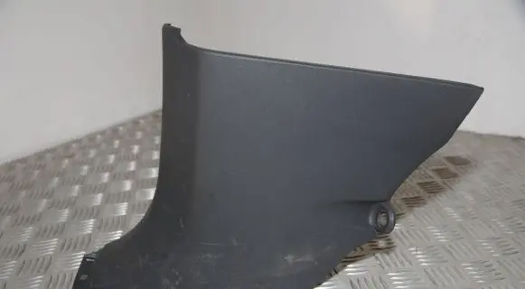 Foot area side trim
