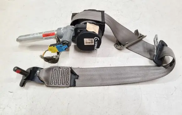Volvo S80 Middle seatbelt (rear) 